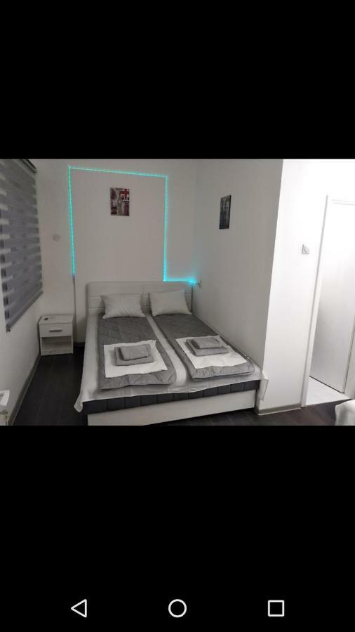 Apartmani Pinokio Ni Exterior foto